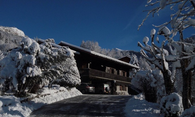 Bernex Apartment | Cozy Apartment for 4 in Scenic Savoyard Chalet