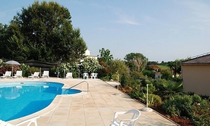 Savudrija Apartment | Seaside Apartment in Savudrija with Pool and Terrace