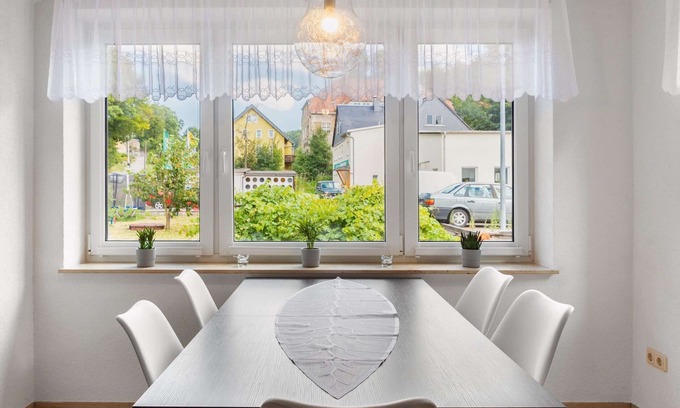 Sebnitz Apartment | Cozy Apartment in Sebnitz with Terrace and Breakfast