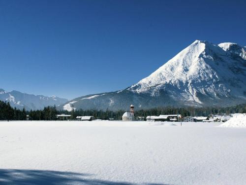 Seefeld in Tirol Apartment | Relaxing Apartment in Seefeld with Infrared Sauna & Hot Tub
