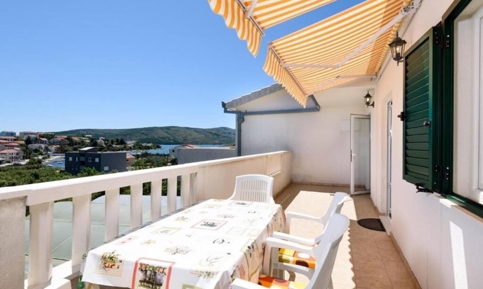 Seget Vranjica Apartment | Seaview Apartment in Seget Vranjica with Pool & Balcony