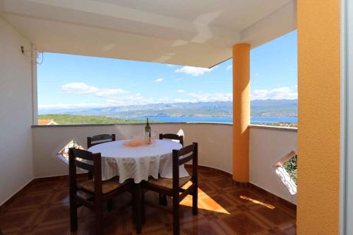 Polje Apartment | Pet-Friendly Apartment in Silo, Insel Krk – Guest Rated 8/10