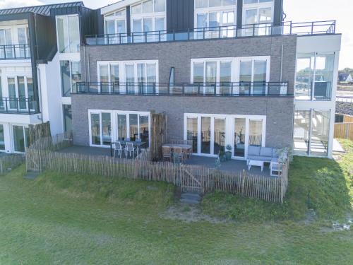 Sint-Annaland Apartment | Apartment in Sint-Annaland with Beach Access