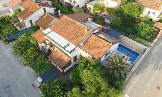 Stinjan Apartment | Seaside Apartment in Štinjan with Terrace and WiFi