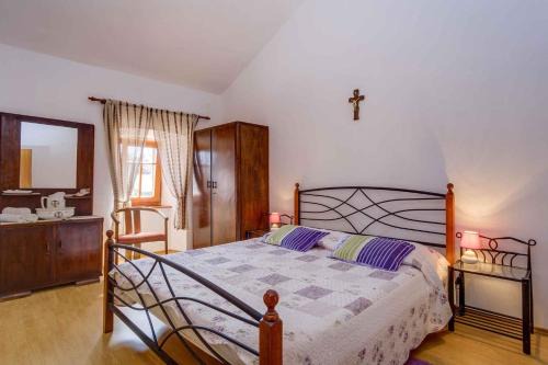 Sveti Jakov Apartment | Pet-Friendly Apartment in Stivan with Excellent Guest Rating