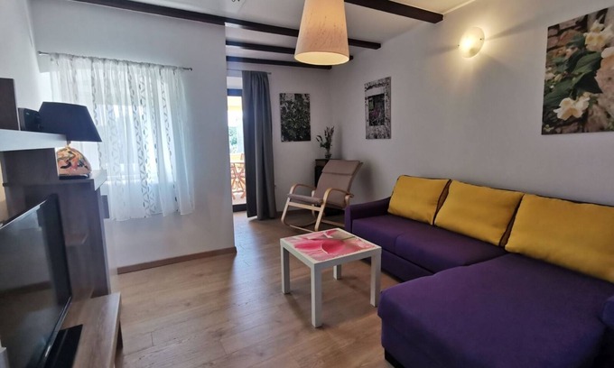 Sveti Jakov Apartment | Modern Apartment in Stivan with Terrace and Free WiFi
