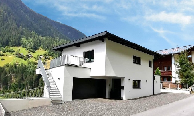 Kappl Apartment | Cozy Apartment Near Ski Lift with Breakfast & Kitchen Access