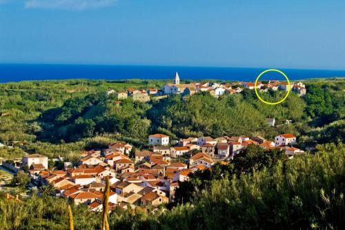 Gornje selo Apartment | Cozy Apartment in Susak with Air Conditioning & Wi-Fi
