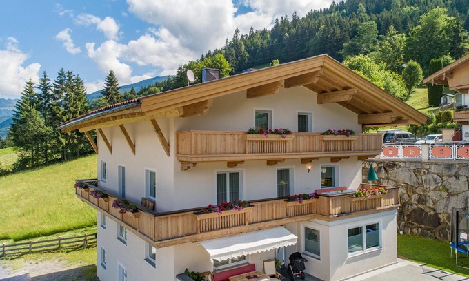 Gerlosbergeben Apartment | Cozy Apartment in Zillertal Arena with Family-Friendly Amenities