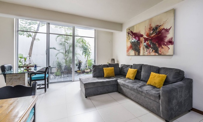 Americana Apartment | Prime Apartment in Guadalajara with Spa and Breakfast