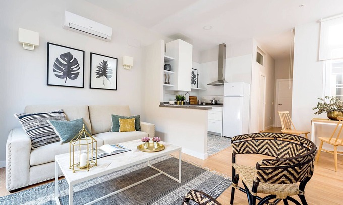 Ensanche Centro Apartment | Central Apartment with Spa & Kitchen - Rated 9.8/10