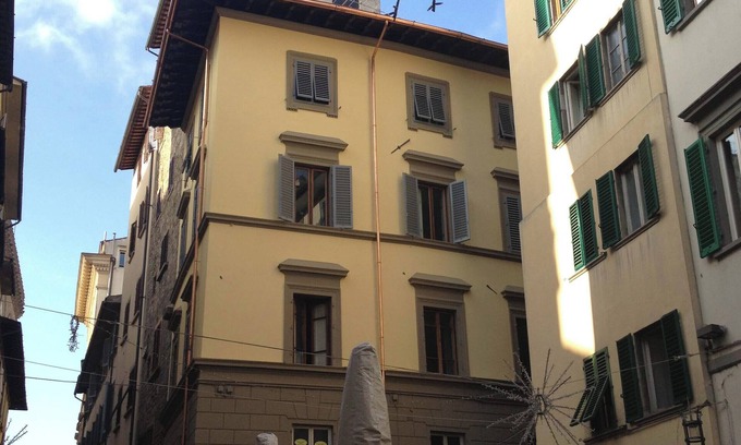 Oltrarno Apartment | Stylish Apartment in Central Florence with Spa & Breakfast