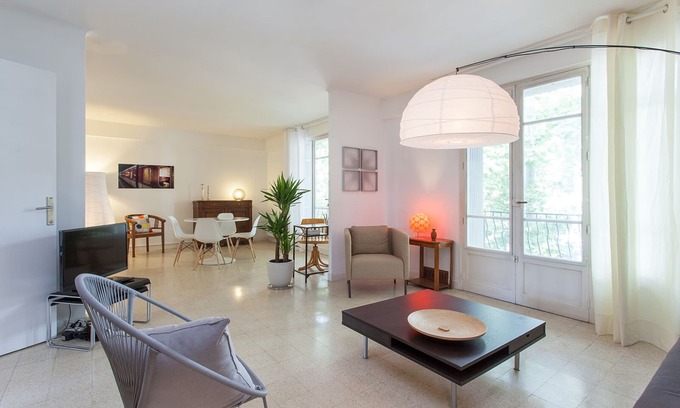 Les Arceaux Apartment | Modern Apartment in City Center with Garage & Spa Access