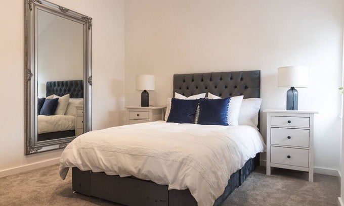 Trowbridge Apartment | Relaxing Countryside Apartment with Hot Tub & Spa Access