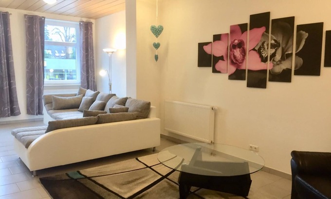 Bad Schwartau Apartment | Central Apartment in Bad Schwartau with Breakfast & Family Amenities