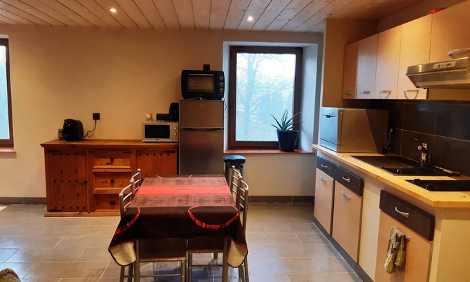 Oye-et-Pallet Apartment | Nature-Focused Apartment with Lake Views & Pet-Friendly Options