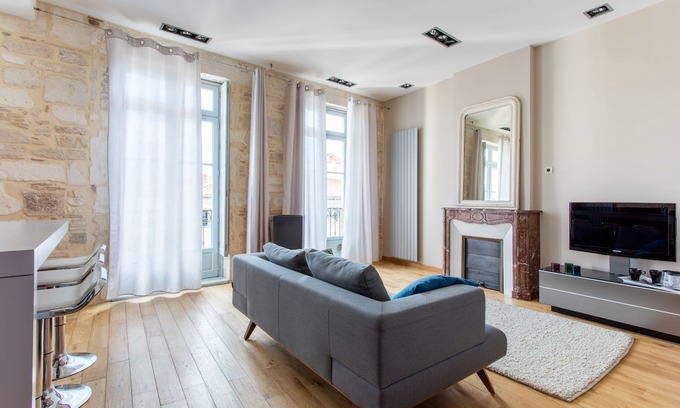 Ecusson Apartment | Cozy Apartment in Historic Center with Spa & Breakfast