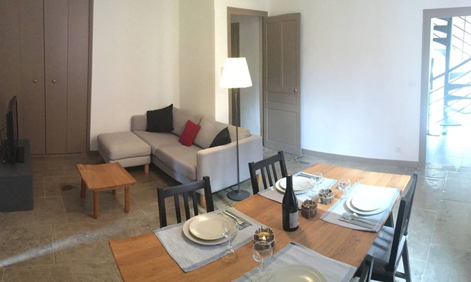 Nimes City Centre Apartment | Ideal Apartment in the Heart of Old Nîmes with Pool Access