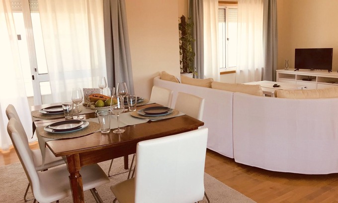 Espinho Apartment | Prime Apartment with Ocean View in Espinho - 10/10 Rated