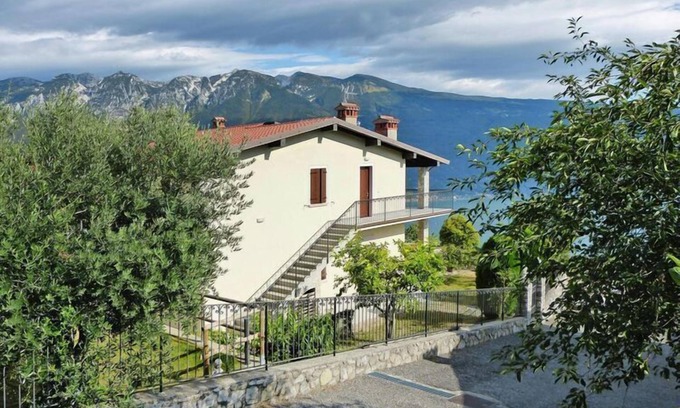 Oldesio Apartment | Family-Friendly Apartments San Rocco with Pool in Tignale