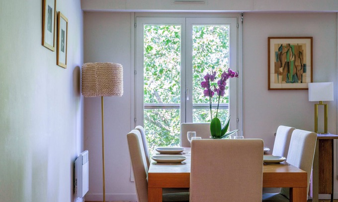 Tours Apartment | Central Apartment with Free Parking & Kid-Friendly Amenities
