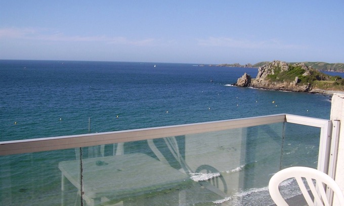 Perros-Guirec Apartment | Ideal Retreat: Feet-In-Water Apartment in Perros Guirec