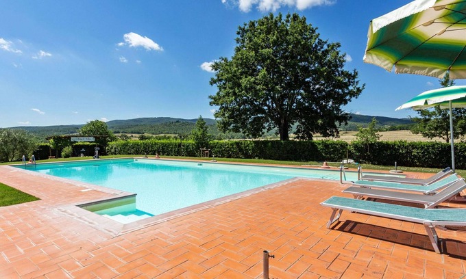 Casole d'Elsa Apartment | Relax at Belvilla by OYO Villino Due with Pool & Breakfast