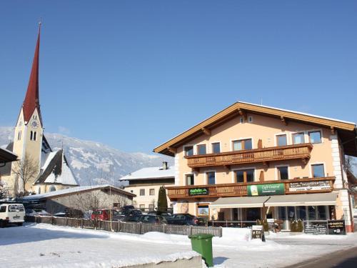 Uderns Apartment | Charming Apartment in Uderns, Steps from Ski Area