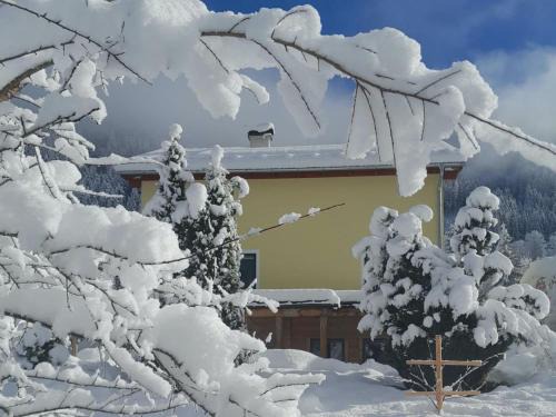 Untertauern Apartment | Beautiful Apartment with Terrace - 4-Star Guest Rated
