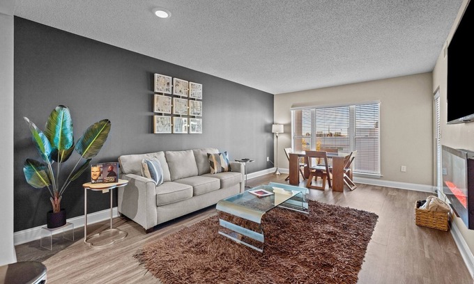 Third Ward Apartment | Modern Apartment in Uptown Charlotte with City View & Pool