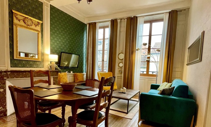 Verdun Apartment | Guest Rated 10/10 Apartment in Verdun, "La Scène du 66"
