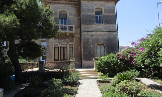 Ognina Apartment | Idyllic Villa Liberty Apartment with Ocean View and Garden
