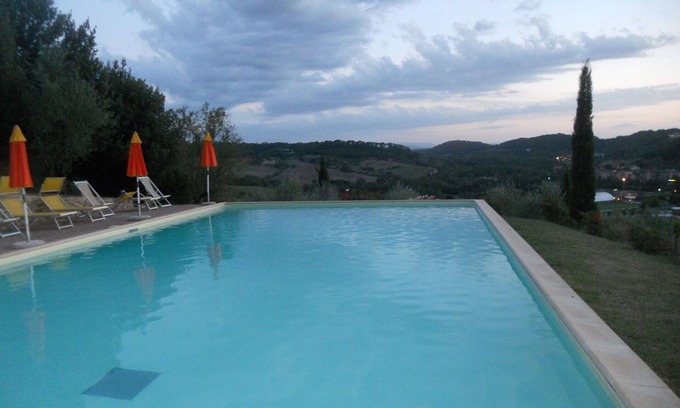 Poggibonsi Villa | Inviting Villa Apartment with Pool, WIFI & Panoramic Views