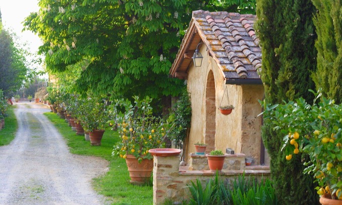 Poggibonsi Villa | Inviting Villa Apartment with Pool & Panoramic Views