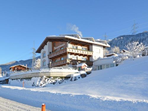 Arzl im Piztal Apartment | Cozy Apartment in Arzl im Pitztal with Sauna & Hot Tub