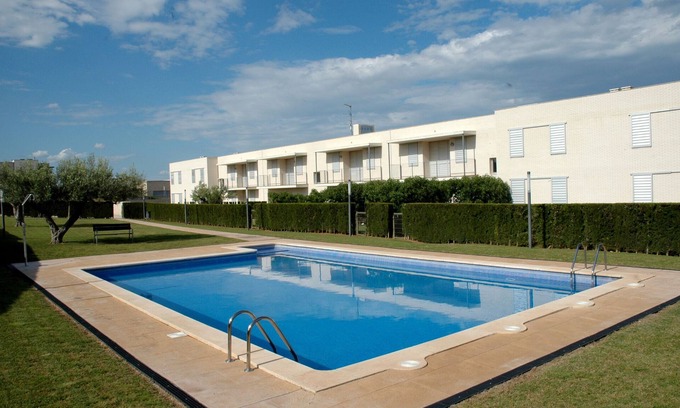L'Ampolla Apartment | Enjoy Family-Friendly Amenities at Our Relaxing Pool Hotel