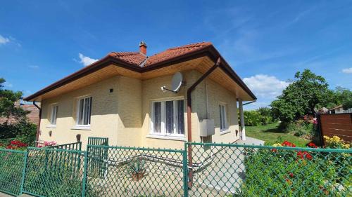 Zamardi Apartment | Cozy Apartment in Zamardi/Balaton - Pet & Child Friendly