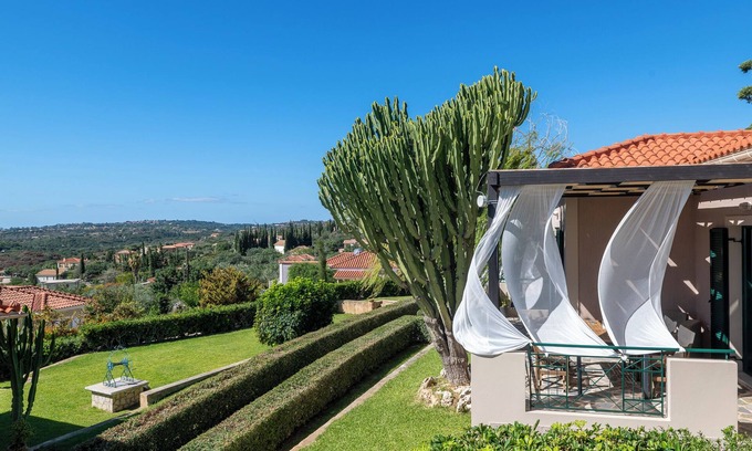 Leivathos Apartment | Apartment 'Iria' with Sea View, Wi-Fi and Air Conditioning