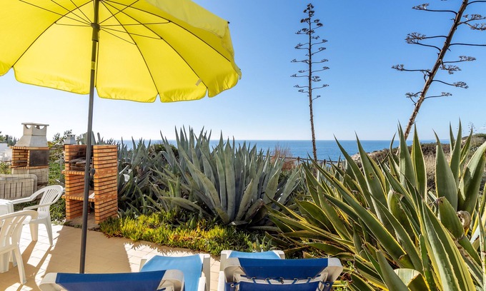 Vale de Centianes Apartment | Oceanfront Apartment Isabel with Pool & Breakfast Included