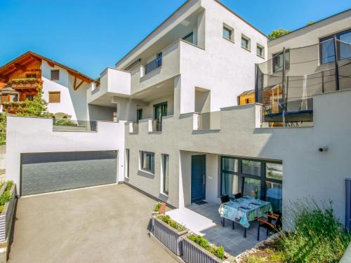 Fliess Apartment | Family-Friendly Apartment IsiLiving with Top Guest Ratings