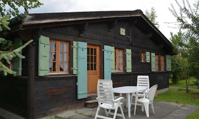 Saanen Apartment | Family-Friendly Apartment Ismene - Cozy Chalet Stay