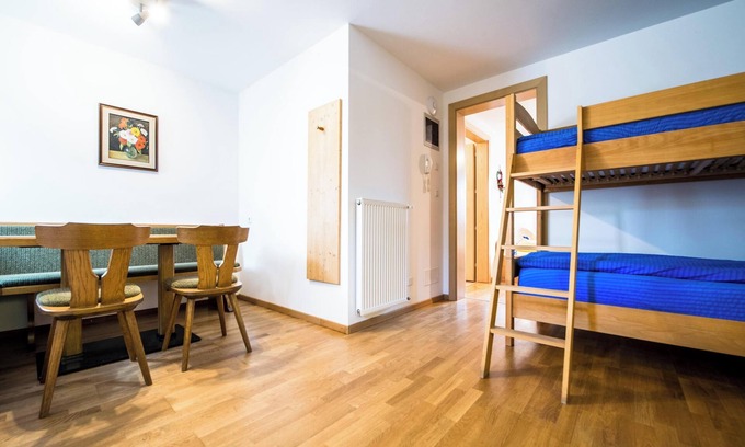 Caminata di Tures Apartment | Experience 'Issingerhof 1': Mountain Views and Tranquil Garden