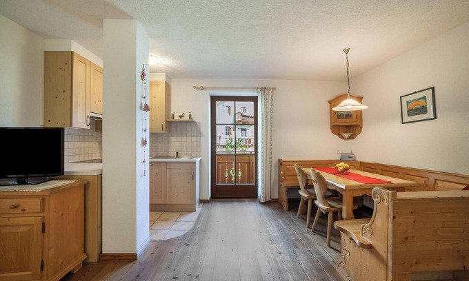 Montechiaro Apartment | Mountain View Apartment "Hof am Schloss Edelweiss" with Wi-Fi