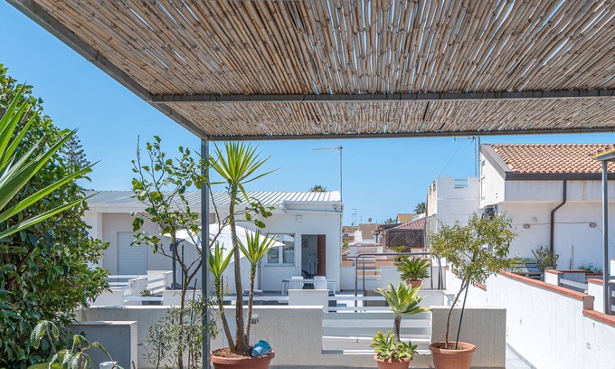 Casuzze Apartment | Apartment 'Stefany' with Private Terrace, Wi-Fi and Air Conditioning