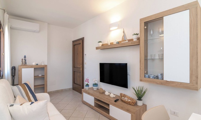Santa Teresa di Gallura Apartment | Apartment 'Elena' with Balcony, Wi-Fi and Air Conditioning