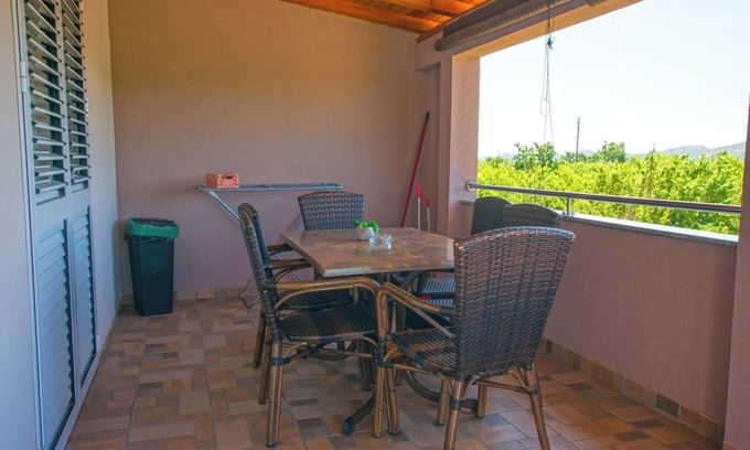 Velim Apartment | Inviting Oceanfront House Iva Luca with Breakfast Included