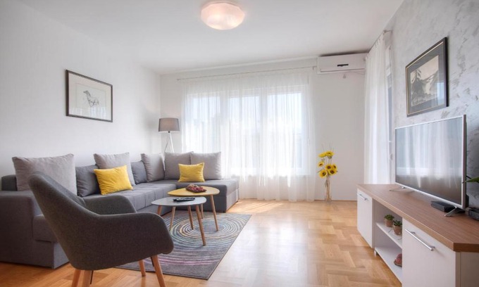 Dubovica Apartment | Top-Rated Apartment Iva: Family-Friendly Retreat