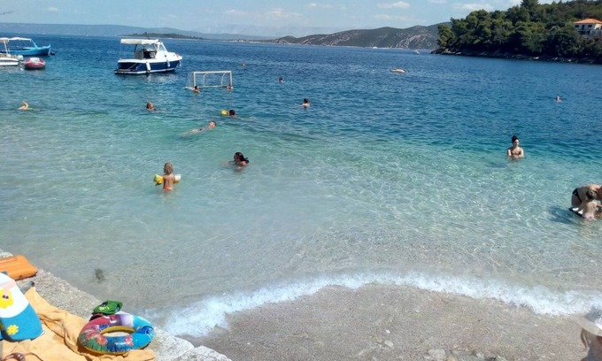 Racisce Apartment | Beachside Apartment Ivo: Oceanfront Stay in Racisce, Croatia