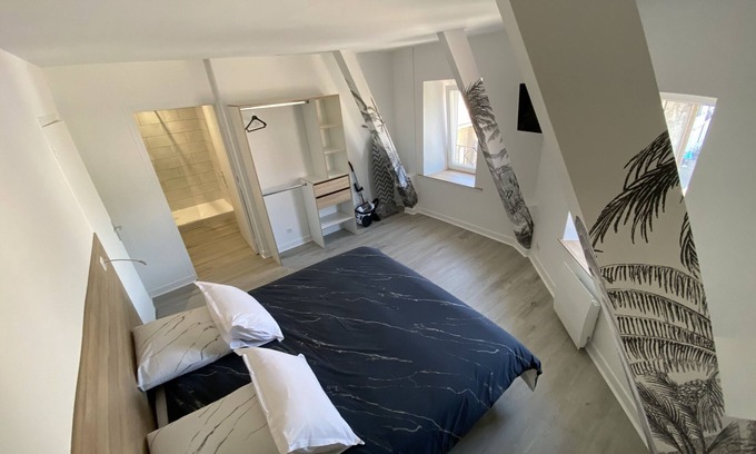 Contrexeville Apartment | Apartment-Jeannot-en Ville-Shower-City view