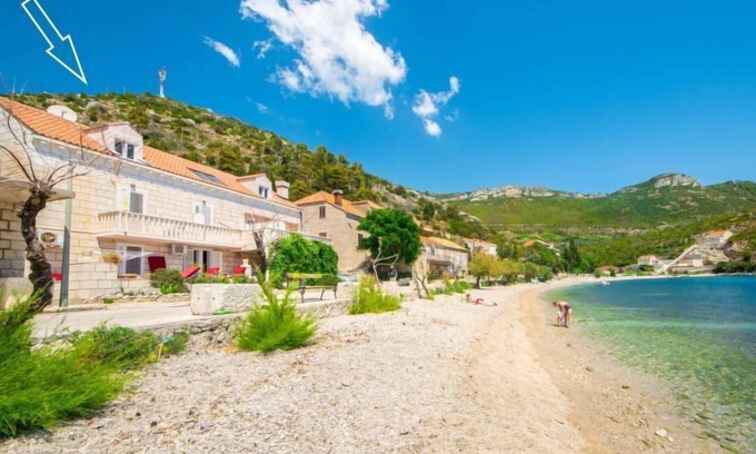 Trstenik Apartment | Discover Apartment Jelka: Oceanfront Stay with Spa & Pets